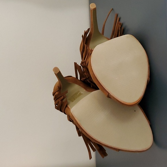 Heels - Picture 3 of 4